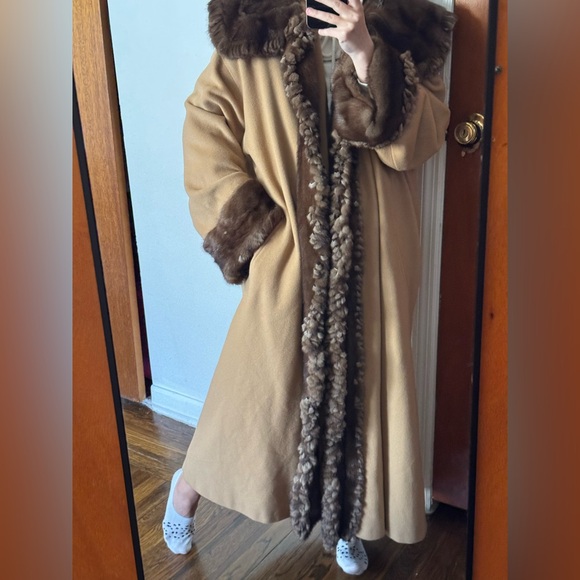 Luxury cashmere camel  Tan and Brown sable mink Fur Trimmed Coat - Picture 5 of 14